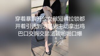 极品超嫩美少女胖大叔操不动，只能道具伺候，跳蛋塞嫩穴，按摩器震动双管齐下