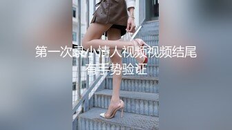  肉感十足颜值美女给炮友交自慰诱惑，展示活隔着舔弄，单腿网袜翘起屁股露肥逼