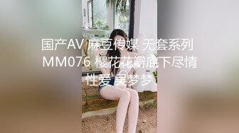 广场一路跟踪抄底极品美少妇 窄小的内裤关不住想出来透气的B毛