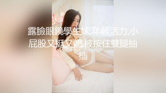 偷窥美女海边拍写真