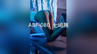 2024年新流出，魔都颜值夫妻，【毒药Duyao_56789】，极品娇妻中式婚纱，跪地为单男口交露出 (3)