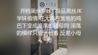 《极品CP魔手外购》快餐店女厕全景逼脸同框偸拍数位青春靓丽小姐姐方便，妹子用手机光照逼不知道是什么意思