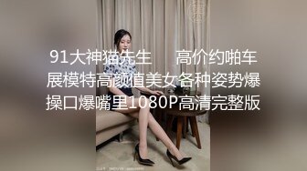 露脸美背美少女父母不在家去家里做客