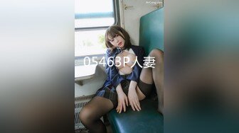 两女一男小少妇户外野战路边口交后入，搞一会来人回车上，手指扣逼掰穴特写，留了很多水骚的很非常诱人