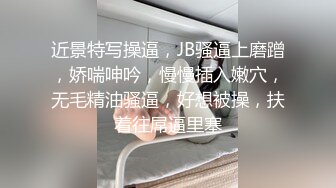  淫妻 老婆穿着油亮丝袜站立被单男后入猛怼 鸡巴一拔出来骚妻直接站不住跪地上 爽飞了