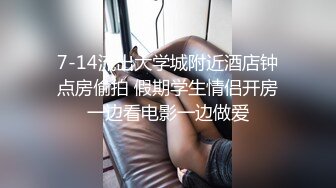 极品尤物新人美女！近期下海黄瓜自慰！性感情趣装丁字裤，扒开内裤摩擦骚穴，黄瓜插完跳蛋上