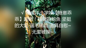 巨乳良家少妇在狼友的挑逗下脱光了衣服，躺在床上跳弹自慰揉捏诱人的大奶子，逼逼特写跳弹塞菊花真刺激