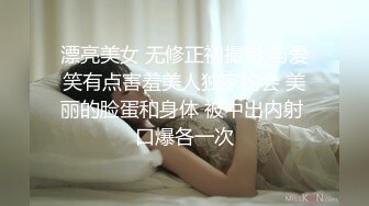 气质骚女友全程露脸镜头前的诱惑，性感的白衬衣陪狼友撩骚互动，妩媚风骚动作撩人，揉奶摸逼自慰呻吟好骚