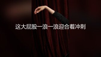 纹身小哥哥遇到欧美妖艳御姐给大屌男友打飞机，销魂姿势口交无套后入