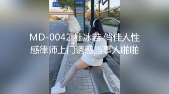 【极品媚黑绿帽淫妻】极品娇小淫妻被绿帽老公献祭黑屌猛男性爱甄选 各种姿势猛操 老公乱入3P (2)