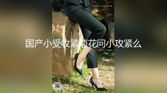 红裙美女换上制服居家操逼，扶着男友大屌吸吮，边舔边自摸骚逼，怼着小穴一下挺入，主动骑乘扭腰一脸骚样1