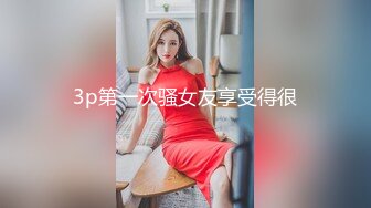 -黑丝美女被俩骚男前后夹击 手抠骚穴潮喷好多淫水