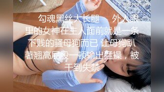   一脸骚样女仆装极品颜值美女，脱下丁字裤咬在嘴里，抖动美臀超嫩粉穴，舔弄炮友大屌