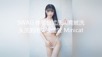 外表文静甜美少女！刚下海收费房！隔着内裤自摸肥穴，掏出奶子揉捏，跳蛋震动粉嫩美穴，极度诱惑