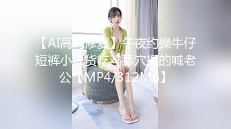 苗条贫乳小美女，把嘴当成小穴狂怼