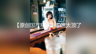 学生制服丝袜高跟鞋骚女自慰啪啪大量喷水，塞着跳蛋再用假屌插，给炮友口交上位猛操大屁股