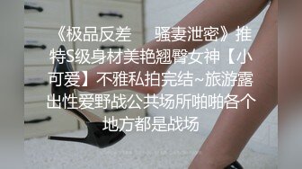 上次爬窗户偷拍表妹洗澡被察觉了,无奈没戴眼镜,没看清是谁偷拍的,这次洗澡不敢把眼镜摘下了