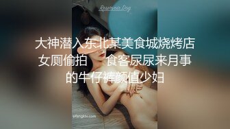 色狼偷闻邻居内裤被抓女主人强行脱下小偷裤子进行口交惩罚MD0041