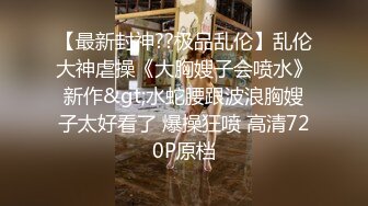 性感小骚货无毛极品美穴，地上假的骑乘深插，美臀上下套弄