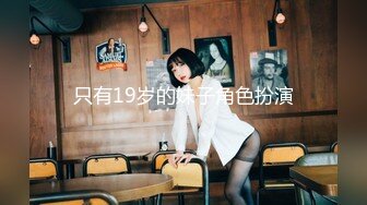 【新片速遞】  商场女厕蹲守珠宝店的黑丝高跟美女3❤️肥美的黑鲍鱼