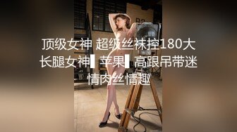 《精彩收藏极品CP》某餐厅女士公厕垃圾桶暗藏针孔高清偸拍数位顾客大小便后位露脸双洞一清二楚无水原画 (3)