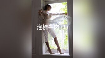  大长腿美女内衣模特被猥琐摄影师找各种借揩油玩B