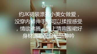  黑丝大奶伪娘 喂小奶狗吃仙棒 爆菊花 插的小奶狗哼哈不停