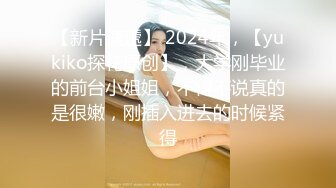   眼镜熟女妈妈 看到有年轻鸡鸡操笑的多开心 主动往稀毛逼里插 无套啪啪 射了一肚皮