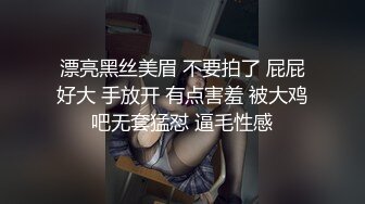 网络红人肥猪哥最新搞的漂亮萝莉美眉鸡巴不好使只能靠撸