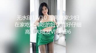 会瑜伽的女人，就是比较知性，一字马向上劈起，被男人肆意挑逗乳房，受不鸟自己掰开内裤自慰了，叫声好骚！