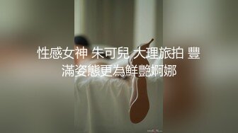 女工宿舍窗户缝偷窥两个妹子洗澡换衣服