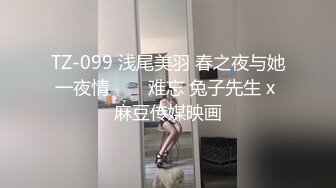  骚货女神丰满性感身材穿上情趣服饰COS 约到酒店趴在床上 前凸后翘大长腿