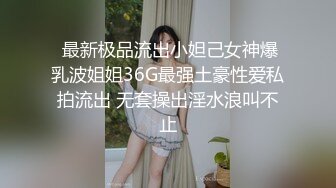 最新高价购买原版高质量女神厕拍（烧烤摊老板女儿来帮忙,拍完她粉嫩的鲍鱼后来她烧烤摊点鲍鱼吃） (1)