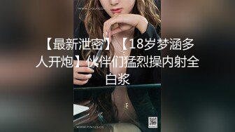 无人后继13百褶裙黑丝袜抄底