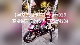   身材很棒的欲女模特激情大秀 全程露脸无毛白虎骚穴陪狼友发骚  表情诱人勾搭狼友打飞机