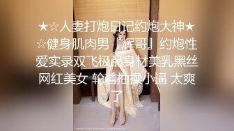  漂亮熟女人妻 在家被无套狂怼 大姐表情舒坦 蛋蛋敲逼逼 哥们操逼真猛