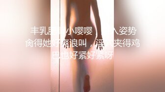    美乳小少妇颜值不错跟小哥激情啪啪，让小哥亲着小嘴后入爆草，揉着骚奶子好刺激