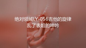 门洞偷拍红色连体裙妹子上厕所脱光光,竟然胸罩都没穿