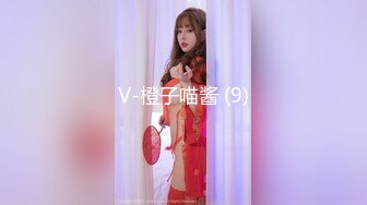 【新片速遞】 邪恶的房东暗藏摄像头近距离偷拍❤️美女租客洗澡洗鲍鱼