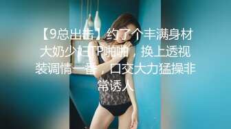 这个男的就一直躺着不动享受老婆的服务