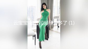 笑起来甜美短发气质美女性感美臀卫生间自慰，情趣装开档丝袜菊花肛塞，坐在马桶上近距离特写扣逼，掰穴玻璃棒抽插