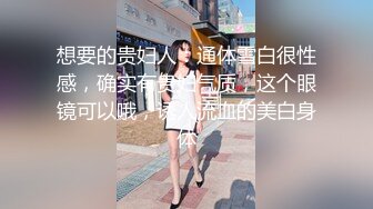 美少妇白丝袜主动给大哥舔鸡巴 大哥醒来各种体位爆草抽插