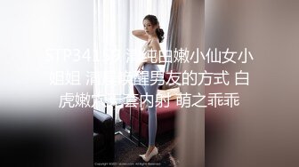 【大开眼界游戏展】美女云集露奶露毛露阴 黑衣豪乳美女奶头漏了还不知道 还摄影给她拍好一点