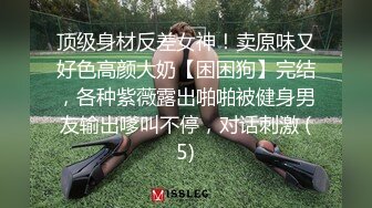 吃着不够还要两个手抓着撸