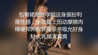 渣男趁着女友上班和女友的闺蜜在出租屋偷情这女的真是骚一边吃屌一边玩手机