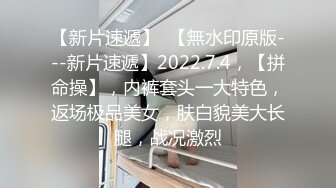 【新片速遞】 高档酒店近距离偷窥背带牛仔裤妹纸穿着透明内裤 隔着屏幕都能闻到骚味了