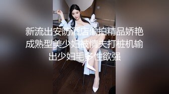 步行街抄底白裙美女应该是刚刚和男人打过炮B里还有精液流出