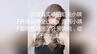 腿上蛇纹身外表清纯很骚小姐姐，长发及腰脱掉小背心扭动