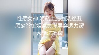  网红脸轻熟女天天这样玩穴，三洞全开，无套啪啪肛交插嘴