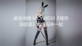 小美女被情人带到新租的公寓后在厨房扒光衣服抱在台子上操-